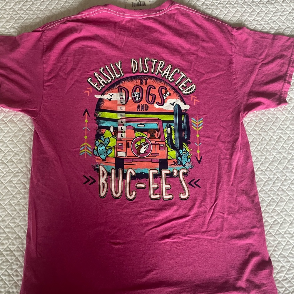 NWT Buccees Large T-Shirt “Easily Distracted by Dogs and Buccees”